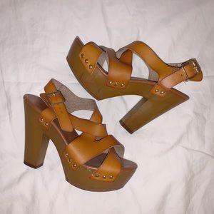 BROWN LEATHER PLATFORM HEELS!!